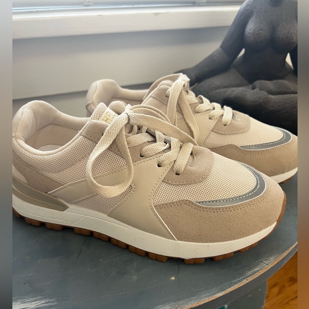 Women’s Rachel Zoe size 10 fashion sneaker